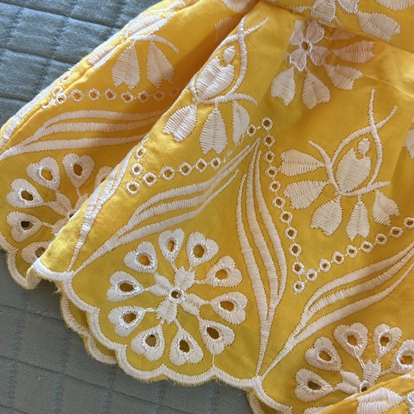 Talbots Yellow & White Embroidered Short Sleeve Belted Top Size 4 - Picture 3 of 3